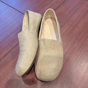 NWT Nine West Gilboy espadrille slip ons